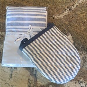 SET OF TEA TOWELS/MITTS